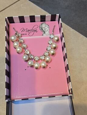 Marilyn Monroe Pearl and Crystal Collar Necklace - Cream and Gold-tone